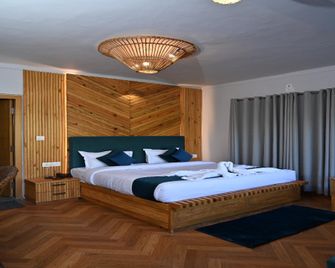 Valtara Resort - Nainital - Bedroom