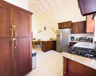 Jhadano 3br Pool & Gym Shuttle Gated - פאלמאות' (ג'מייקה) - מטבח