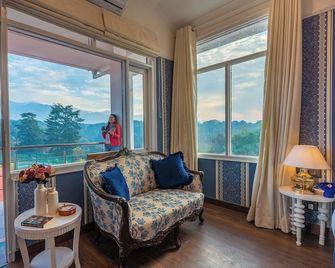 Seclude Tea Estate, Palampur - Pālampur - Wohnzimmer