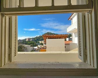 Edificio Barros - Suítes Exclusivas - Serra Negra - Balkon