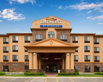 Baymont Inn & Suites by Wyndham Sturgis - Sturgis - Gebäude