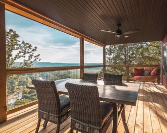 Cozy Cabin In The Sky, with direct access to public hunting, fishing access. - Dixon - Balcón