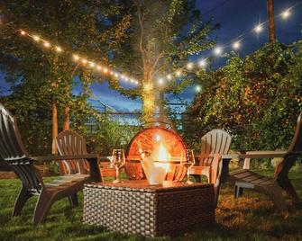 Relax and Explore: Family Friendly Home Near Boston's Best! \n - Brockton - Patio