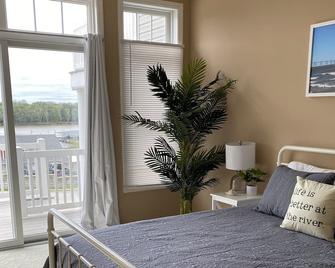 River View TH w/ Patio- 1 block from Main St - Grafton - Habitación