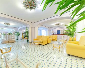 Hotel Gran Paradiso - Casamicciola Terme - Recepción