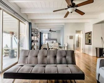 North End Oasis - Long Beach - Sala