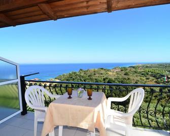 Fiore Hill Sea View Studios - Vasilikos - Balkón