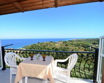 Fiore Hill Sea View Studios - Vasilikos - Balkón
