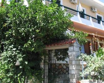 Pension Gioula - Patitiri - Edificio