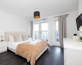 Joivy Stylish House With Garden - Glasgow - Bedroom