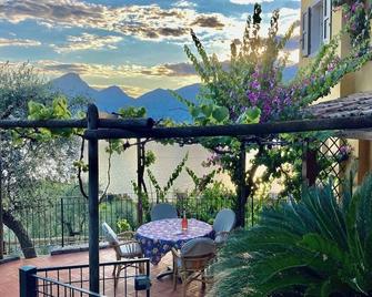 Casa Oliva Castelletto di Brenzone - Pai - Balcón