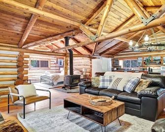 Bears Log Cabin Retreat - private oasis on the tranquil Rideau Lakes System! - Westport - Living room