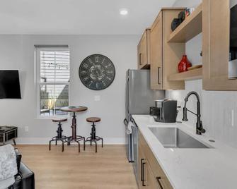 10 Min Drive Downtown, Roof Deck, Pet Friendly - Nashville - Kitchen