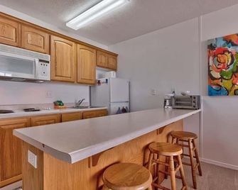 Sea Gypsy Rentals - Oceanfront Suite - Top Floor - Lincoln City - Køkken