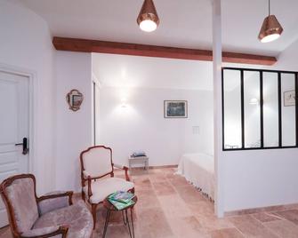 Studio de Monet à 150m de la Rivière, Dans un Grand Parc Arboré Sans Voisinage - Cessenon-sur-Orb - Sala de estar