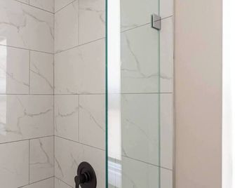 Casa Queen Hotel - Leslieville Beach Suite W Private Patio & Bbq - Toronto
