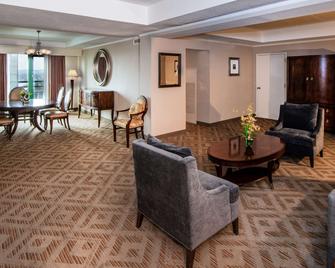 Doubletree Suites by Hilton Hotel Philadelphia West - Plymouth Meeting - Living room