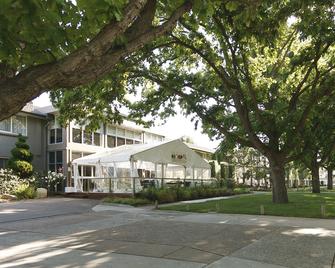 Forrest Hotel and Apartments - Canberra - Building