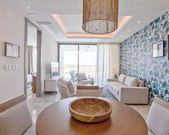 ll Lago at Juanillo Beach - Punta Cana - Living room