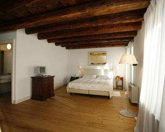 Relais Corte Guastalla - Sona - Schlafzimmer