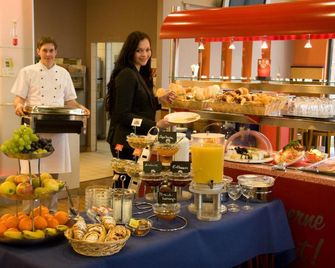 Hotel Neumarkt - Neumarkt in der Oberpfalz - Buffet