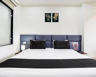 Collection O Mp Nagar - Bhopal - Bedroom