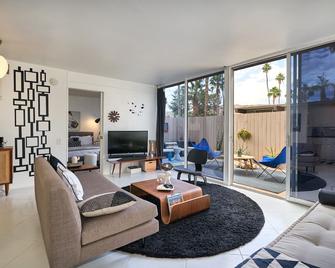 Some like it Hot:: @ the Ocotillo Lodge Bungalow - Palm Springs - Living room