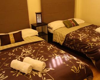 Twin Pines Suites - Tagaytay - Bedroom
