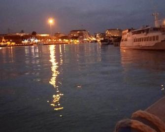 A few steps from the sea central one bedroom apartment - Pescara - Beach