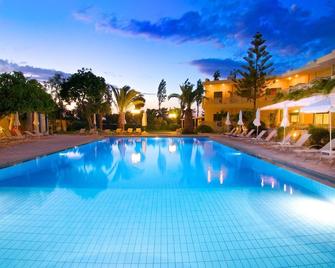 索利瑪爾紅寶石酒店 - 式 - 馬利亞 - 瑪麗亞 - 游泳池