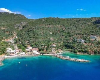 Coastal Stone Residence with Spectacular Scenery - Kitries