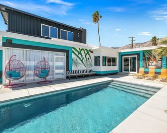 The Escape Island - Palm Springs - Piscina