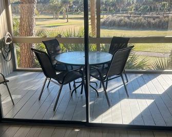 Relaxing resort home, newly renovated - Edisto Island - Balcony