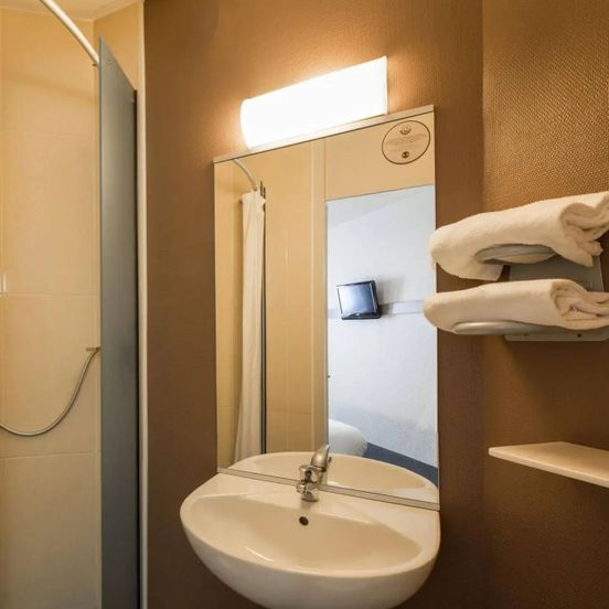 B&B HOTEL Annecy Argonay image 1