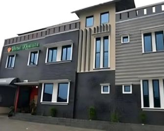 Hotel Khalista - Purwakarta - Edificio