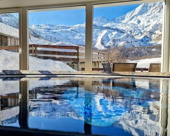 琥珀直達滑雪場飯店及 Spa - 薩斯費 - 游泳池