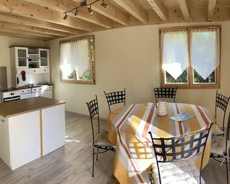 Lovely 3-star 2/6-person chalet between lake and mountains - Chorges - Salle à manger