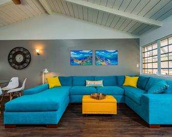 CruzanBeachHouse - 2 Bedroom/2 Bathroom House, Ocean View, Walk to sandy Beach - Frederiksted - Living room