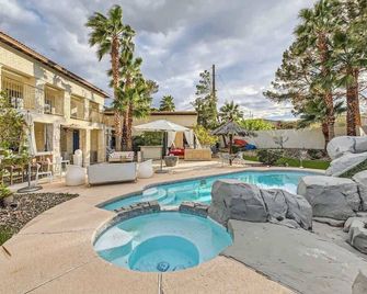 Large Comfortable Home w/ Private Pool - Las Vegas - Pool