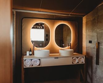 Drift Off Grid Luxury Eco Glamping - Pohara - Habitación