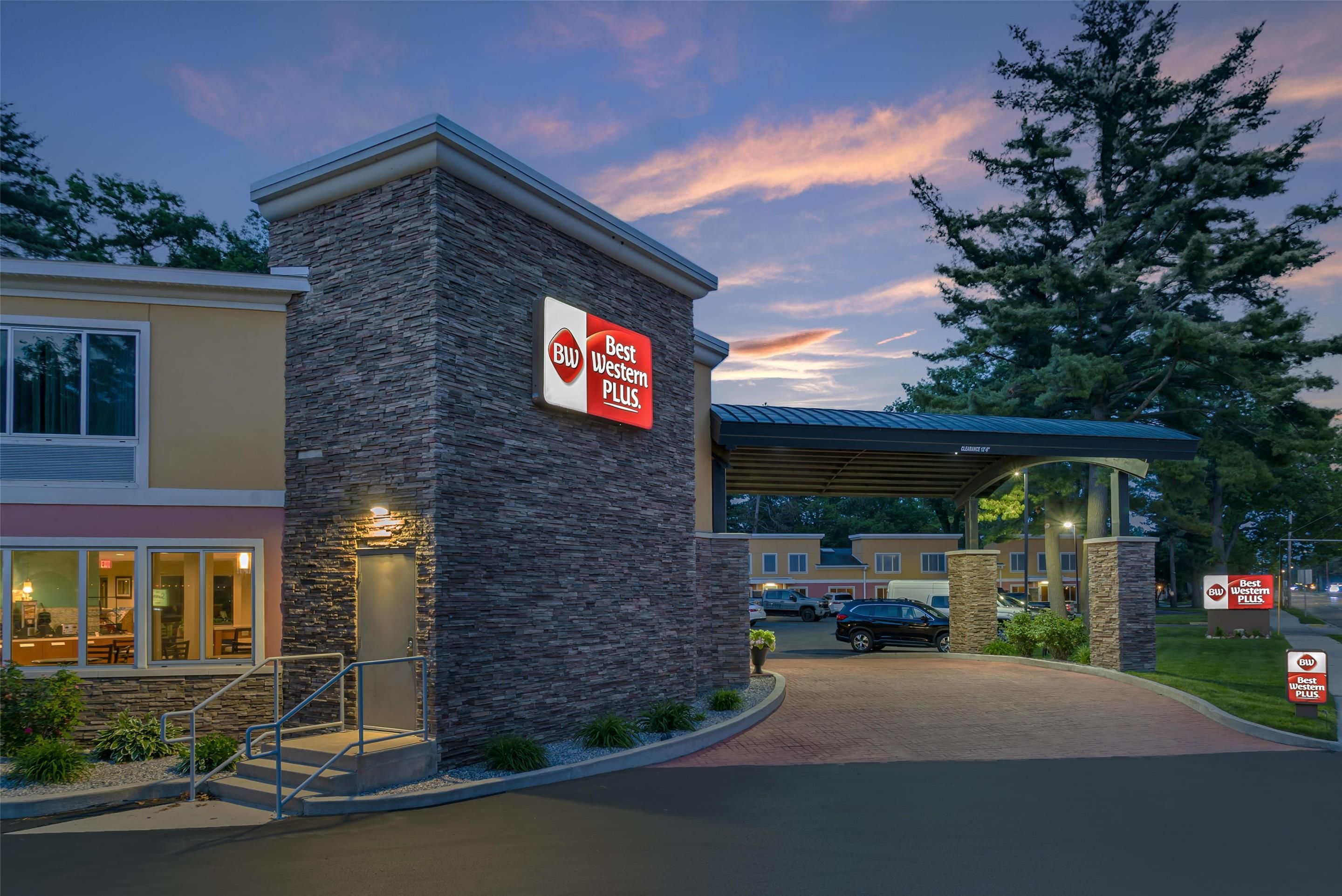 Best Western Plus Traverse City - Traverse City - Gebäude