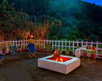 Juniper6 Br Mountain View Villa, Cook, Staff, Deck - Parwanoo - Patio