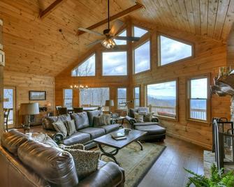 Luxury Blue Ridge cabin with long-range views & Peloton Bike! - Blue Ridge - Living room