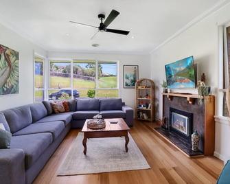 Scenic Serenity Large Family Home in Geelong - Highton - Living room