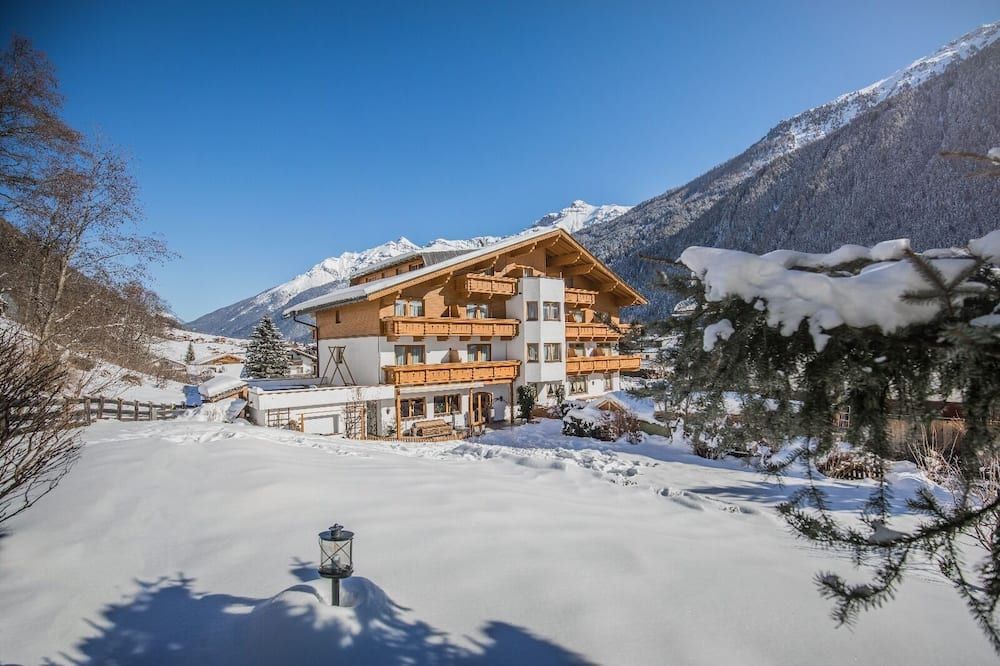 هوتل كريستوف - نيوستيفت ام ستوبايتال - مبنى