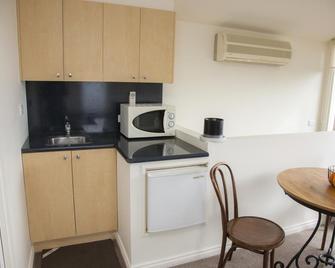 By The Seaside - Mornington - Keuken