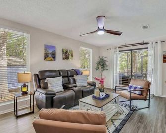 Peaceful Cabin @ Ebenezer Creek - Rincon - Living room