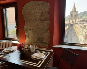 Former art studio in the heart of the medieval district - Soriano nel Cimino - Dining room