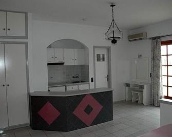 La Luna Apartments - Stalida - Küche