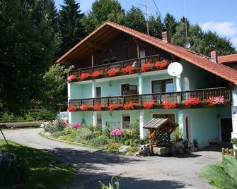 Guest house in a quiet location on the edge of the forest in the Bavarian Forest National Park - Sankt Oswald - Edificio
